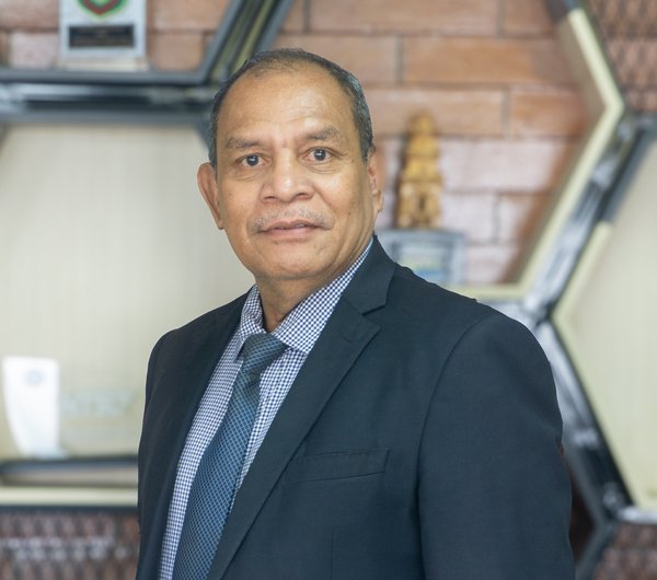 Foto dosen prodi destinasi pariwisata poltekpar nhi bandung bernama Alexander Reyaan